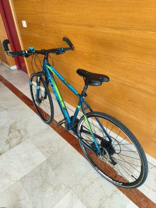 Bicicleta Híbrida CUBE Curve Talla M