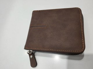 Cartera monedero de piel marrón. 11.5 cm x 9.5 cm.