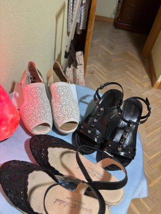Zapatos de tacón y sandalias