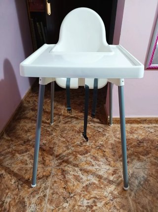 Trona blanca para bebé