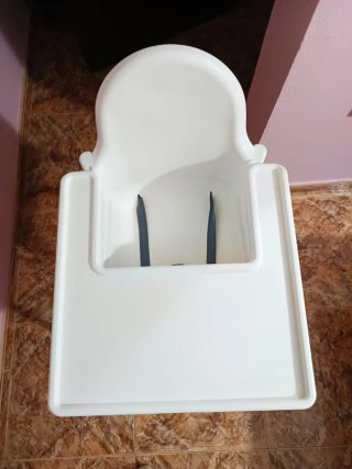 Trona blanca para bebé