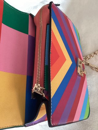 Bolso bandolera multicolor con tachuelas