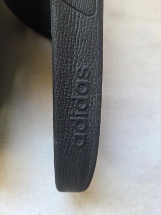 Ciabatte Adidas nere con strisce bianche