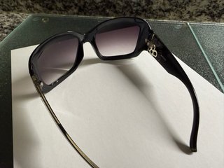Gafas de sol negras con muy poco uso y totalmente