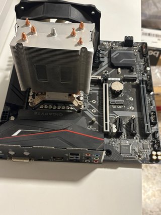 Gigabyte Z390 M Gaming + i5-9600k + dissipatore