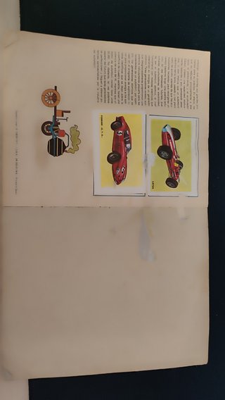 Álbum de cromos de coches antiguos