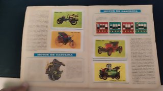 Álbum de cromos de coches antiguos