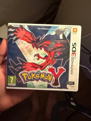 Nintendo 3DS Rossa + Pokémon Y + Pokémon Sole