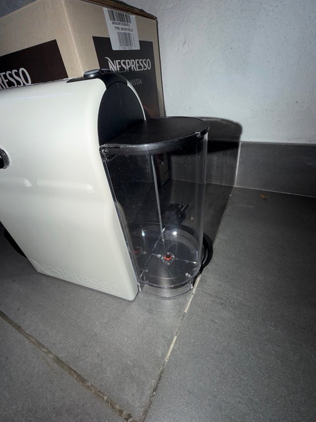 Cafetera Nespresso Inissia Blanca