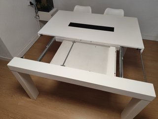 Mesa de comedor blanca y negra
