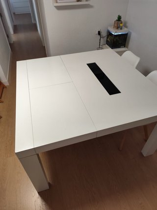 Mesa de comedor blanca y negra
