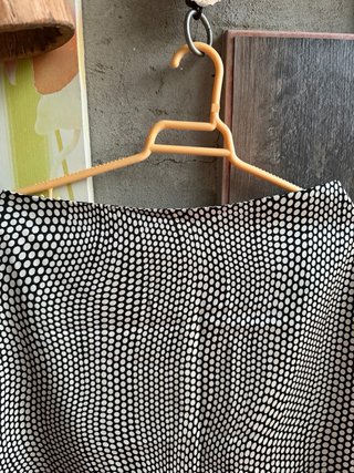 Falda Stradivarius lunares blanco y negro