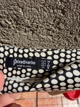 Falda Stradivarius lunares blanco y negro