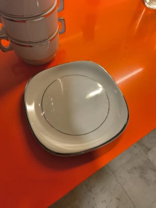 Juego de 6 tazas de consomé y platos de porcelana