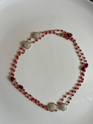 Collana con pietre bianche e rosse oro