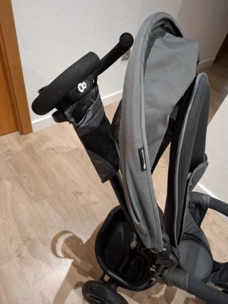 Triciclo evolutivo gris. Se vende con su caja.