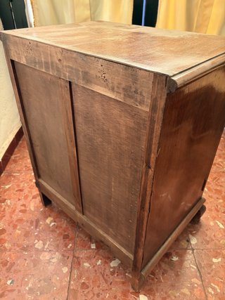 Mesita antigua de madera