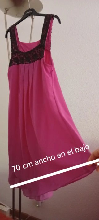 Vestido rosa con detalles negros