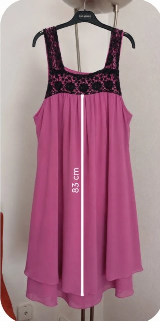 Vestido rosa con detalles negros