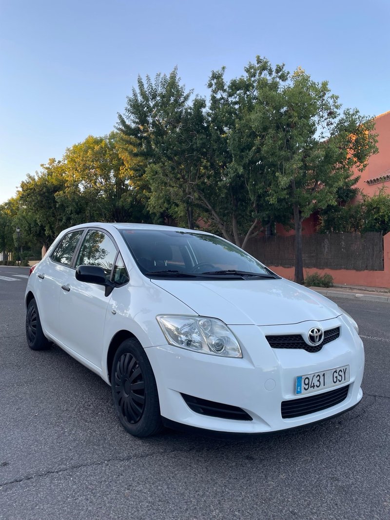 Toyota Auris 1.4 D4D - foto 1