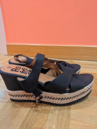 Sandalias negras cuña esparto 38