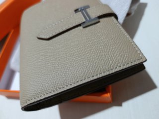 Cartera Hermes Beige con herraje plateado