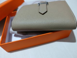 Cartera Hermes Beige con herraje plateado