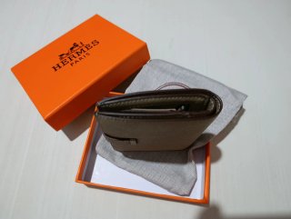 Cartera Hermes Beige con herraje plateado