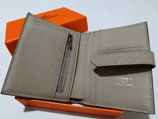 Cartera Hermes Beige con herraje plateado