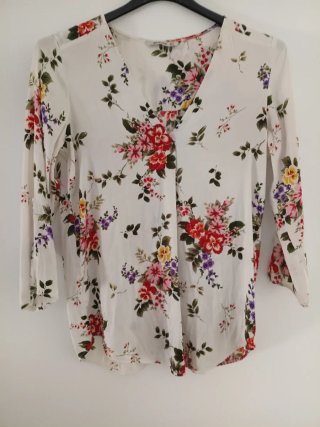 Blusa Stradivarius flores M