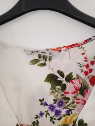Blusa Stradivarius flores M