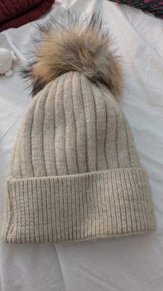 Gorro de lana con pompón