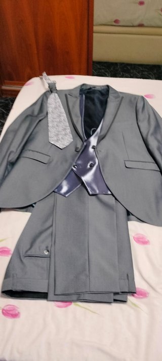 Traje de hombre gris talla 56