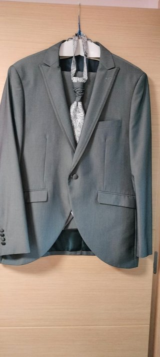 Traje de hombre gris talla 56