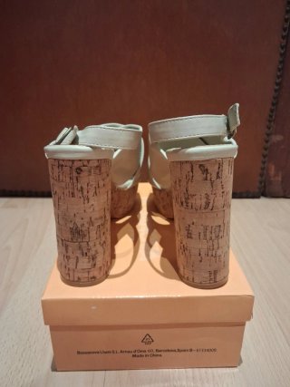 Tacones de cuña beige