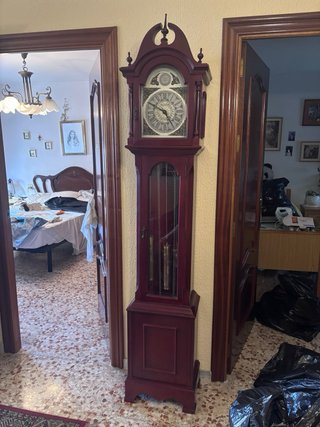 Reloj de pie clásico madera. RECOGIDA EN ALMERIA.