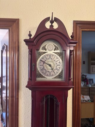 Reloj de pie clásico madera. RECOGIDA EN ALMERIA.