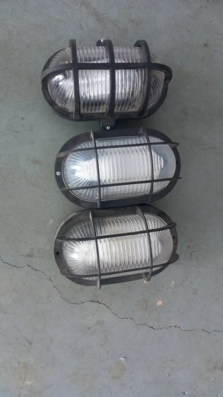 3 Plafones de exterior con rejilla
