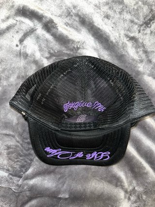 Gorra Syna World Negra y Morada
