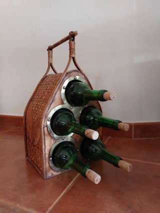 Botellero de mimbre y madera