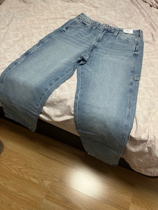 Pantalón vaquero nuevo con etiqueta