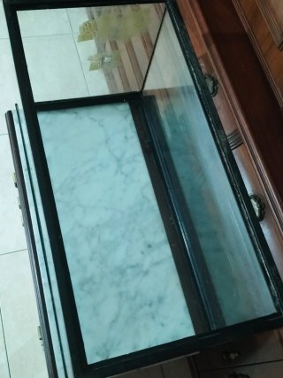 Acuario 54L con mueble marrón