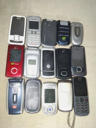 15 vecchi cellulari Nokia e altre marche 5€ ciascuno