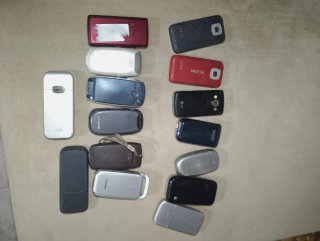 15 vecchi cellulari Nokia e altre marche 5€ ciascuno