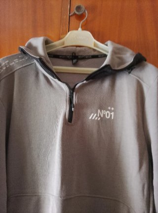 Sudadera gris con cremallera hombre