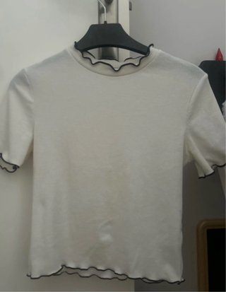 Camiseta blanca manga corta ribete negro