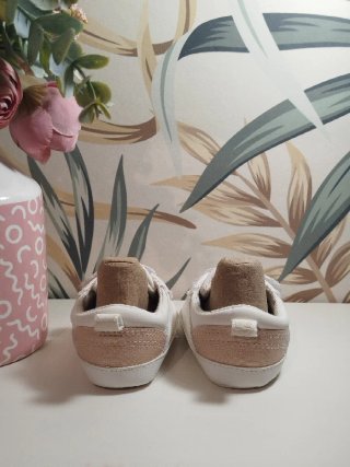 Zapatillas blancas bebé talla 17 con velcro