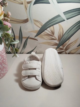 Zapatillas blancas bebé talla 17 con velcro