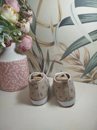 Zapatillas lona beige Kiabi bebé talla 17 nuevas