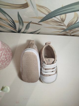 Zapatillas lona beige Kiabi bebé talla 17 nuevas